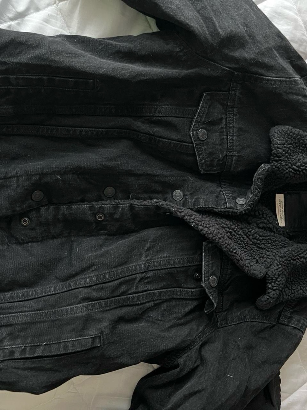 Levi's Black Sherpa-Lined Jacket Interior Detail